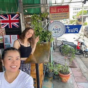 Noot'S Bar And Guesthouse